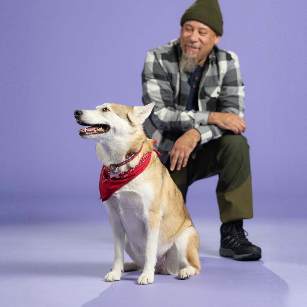 Koira huivi kaulassa